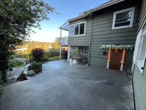 a driveway in front of a house at A Gem in the Emerald City: For Business and Travel in Seattle