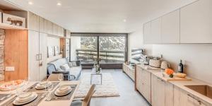 Kuchyňa alebo kuchynka v ubytovaní Résidence Palafour - Studio 4 rénové, soigné, confortable - balcon vue lac MAE-7954
