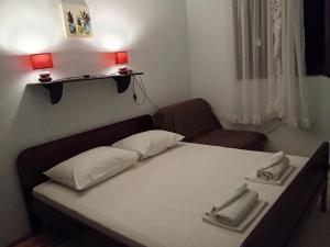 Postel nebo postele na pokoji v ubytování Igalo Apartman Despich