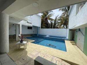 a swimming pool in the middle of a house at Hotel Oasis Cuyutlan in Cuyutlán
