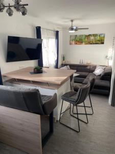 TV a/nebo společenská místnost v ubytování Apartmenthaus am Seeblick