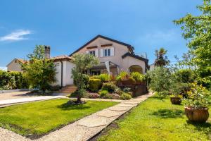 a house with a garden in front of it at Villa ZaVaLa Brzac in Brzac
