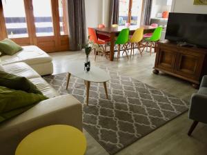 Χώρος καθιστικού στο Jangilau - Large, triple aspect apartment in central Morzine
