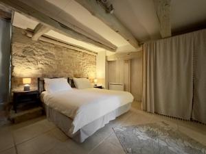 Postel nebo postele na pokoji v ubytování Domaine de Loupiac + 47 fotografií