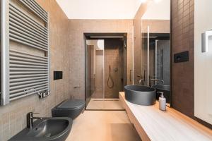 Ένα μπάνιο στο macan suite rooms