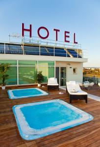 Bazén v ubytování Breaking Business Hotel nebo v jeho okolí