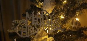 a christmas tree with a new year sign on it at 't Grote Egeltje XL chalet 220 in Durbuy