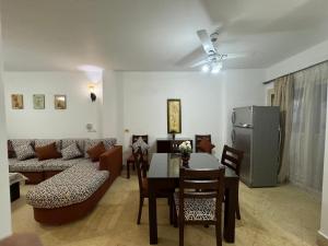 Kép Brand New Renovated Cheerful 3-bedroom Villa With 6 Pools FAMILY ONLY- Perla Marina Kilo 85 szállásáról El Alameinben a galériában