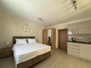 Postel nebo postele na pokoji v ubytování Luxury Kotor bay view studio