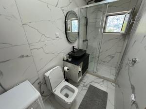 Koupelna v ubytování Luxury Kotor bay view studio