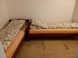 Voodi või voodid majutusasutuse Apartman medju borovima toas