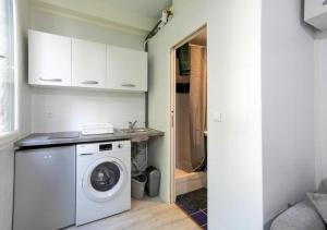 Η κουζίνα ή μικρή κουζίνα στο studio St Cloud perfect place Roland Garros # Parc des Princes