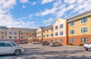 a building with cars parked in a parking lot at Extended Stay America Suites - Grand Rapids - Kentwood in Grand Rapids