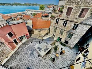 an overhead view of a city with water and buildings at Primadonna Apartments in Šibenik