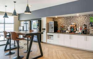 Кухня или мини-кухня в Extended Stay America Premier Suites - Fort Myers - Airport
