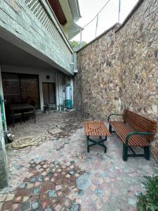 Afbeelding uit fotogalerij van 3-BR Murree Hills Hideaway with Scenic View in Murree