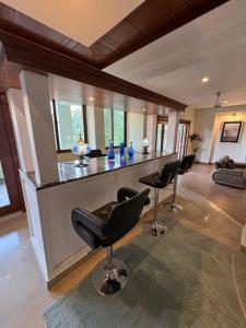 Afbeelding uit fotogalerij van 3-BR Murree Hills Hideaway with Scenic View in Murree