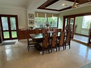 Afbeelding uit fotogalerij van 3-BR Murree Hills Hideaway with Scenic View in Murree