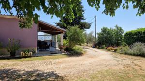 Κήπος έξω από το Charming cozy holliday house 2+2