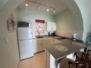 Dapur atau dapur kecil di Ocean breeze & views - studio