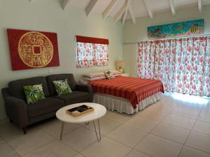 Katil atau katil-katil dalam bilik di Ocean breeze & views - studio