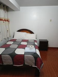 Rúm í herbergi á Hostal Ayllu