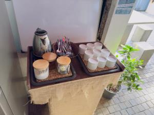 Kohvi ja tee valmistamise võimalus majutusasutuses Hangover Hostels Mirissa
