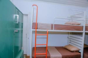 Narivoodi või narivoodid majutusasutuse Hangover Hostels Mirissa toas
