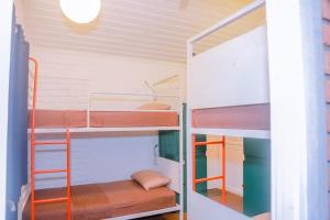 Narivoodi või narivoodid majutusasutuse Hangover Hostels Mirissa toas