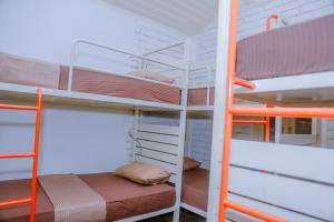 Narivoodi või narivoodid majutusasutuse Hangover Hostels Mirissa toas