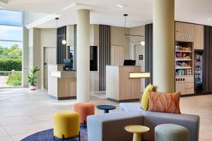 Posezení v ubytování Courtyard by Marriott Magdeburg