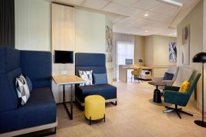 Posezení v ubytování Courtyard by Marriott Magdeburg
