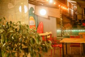 Posezení v ubytování Hangover Hostels Mirissa