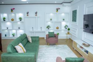 Μια τηλεόραση ή/και κέντρο ψυχαγωγίας στο La Haussmannienne Place