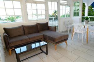 Khu vực ghế ngồi tại Villa MARIE-GALANTE -Sainte-Anne
