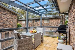 Un balcon sau o terasă la Coastal Villa Mollymook Beach