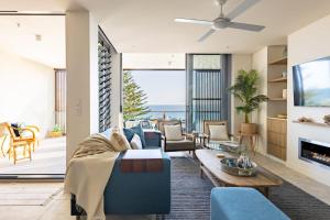 Posezení v ubytování Kings Beach Oceanfront Oasis
