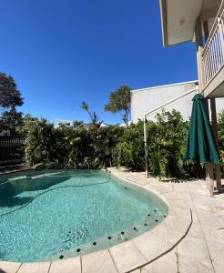 Bassein majutusasutuses Large Canal-front House at Mooloolaba või selle lähedal