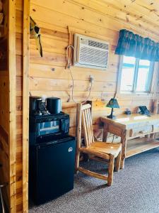 Kuchyň nebo kuchyňský kout v ubytování Badlands Frontier Cabins