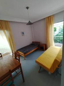 Φωτογραφία από το άλμπουμ του Beachfront apartment 10m from the beach στην Παραλία Διονυσίου