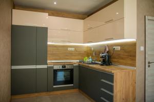 A kitchen or kitchenette at Summer Blue - Holiday House