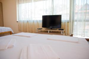 A television and/or entertainment centre at Summer Blue - Holiday House