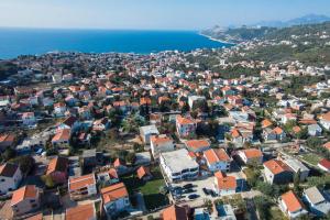 an aerial view of a city with houses and the ocean at Apartmani Sejla in Dobra Voda