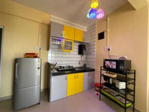 Kuchyň nebo kuchyňský kout v ubytování Fanta Sea Home Stay - 2BHK Private Terrace Sea View