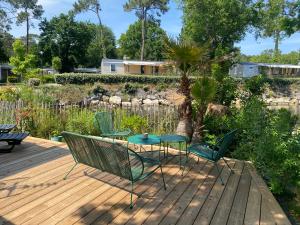Mobil home 3 chb tout confort, Espace Enfants - Claouey Cap Ferret外面的花园