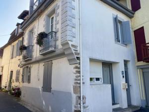 Afbeelding uit fotogalerij van Appartement Le Nid du Saleys - 70 m2 centre ville de Salies-de-Béarn in Salies-de-Béarn