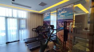 Palestra o centro fitness di Nostalgia S Hotel Near Beijing Xidan Financial Street-Central Conservatory of Music, Tian'anmen Square, The Capital Museum, 10 minutes away from Beijing West Railway Station, Free ice cream, coffee and laundry service