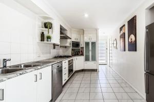 Köök või kööginurk majutusasutuses Hidden Gem 200m to Mooloolaba Beach