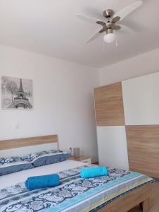 Ein Bett oder Betten in einem Zimmer der Unterkunft House Daniela