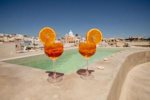 Sundlaugin á Utopia Suites Santorini eða í nágrenninu